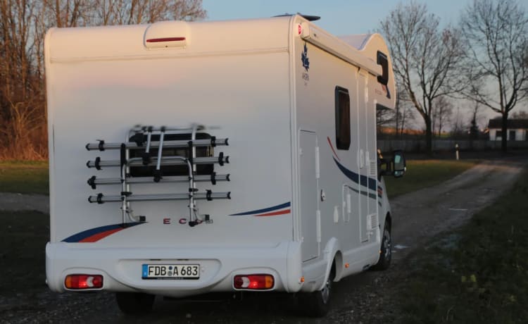 Geräumiges Alkoven-Wohnmobil mir 6 Sitz-/Schlafplätzen