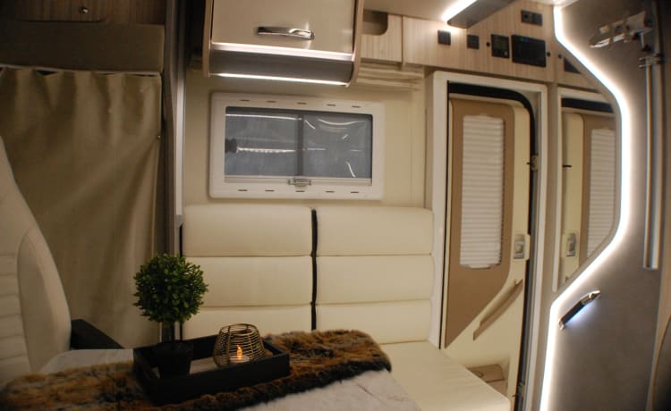 NU NIEUW IN DE VERHUUR – > Bijna nieuwe, Luxe, Complete, Camper voor 2-4p