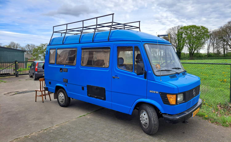 James – James: 1979 Mercedes-Benz bus