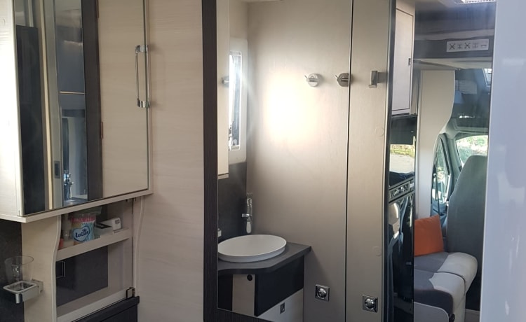 Bella casa mobile Chausson completamente attrezzata per 2 persone