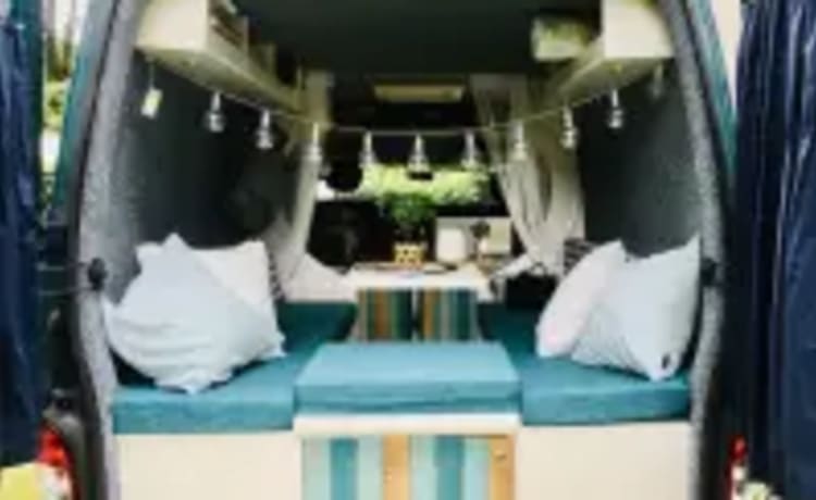 Zus – Camping-car branché Zus. Très joliment décoré.