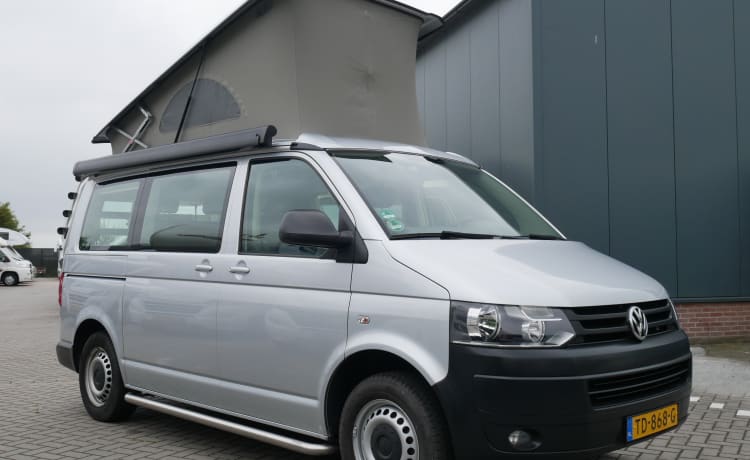 VW T5 California, 4 person sleeping place, 4 seats, with awning