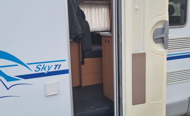 SKY Traveller – Ruime camper voor 2 personen met 2 aparte bedden