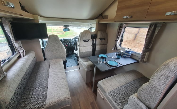 Taylor – 2021 Camper per famiglie con 6 cinture di sicurezza sulla costa dello Yorkshire orientale