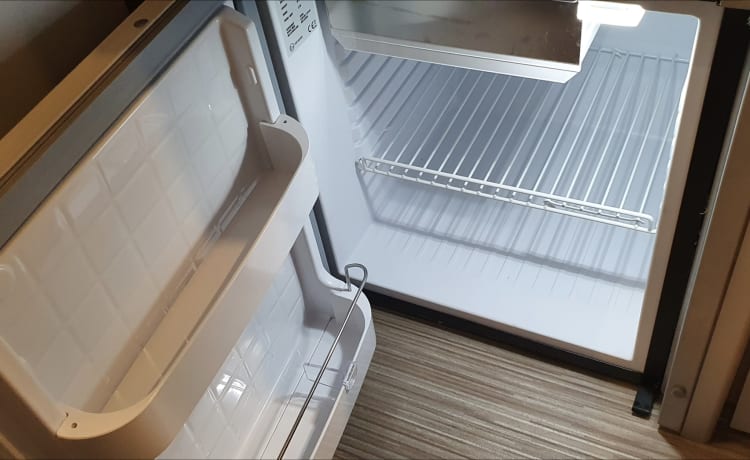 RENTACAMPA  – CAMPER 2 POSTI LETTO COMPLETAMENTE AUTO CONTENUTI CON WC E DOCCIA