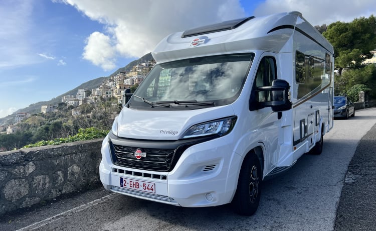 Luxury camper Bürstner Lyseo TD 727G for 2 with extra autonomy (2023)