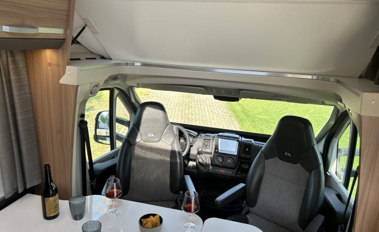 5p Adria Coral XL 670 SL uit 2020 (alkoof)