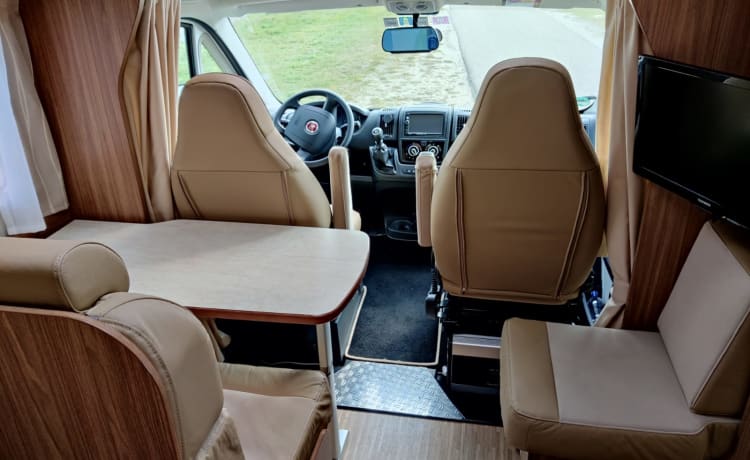 Luxurious, modern and compact motorhome