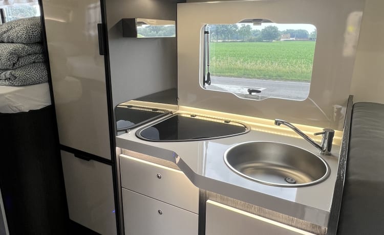 Loft On Wheels 2.0 – Brandneuer automatischer Camper für 5 Personen