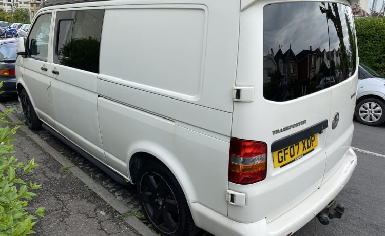 VW T5 'PopTop'  – Volkswagen T5-camper met 4 slaapplaatsen