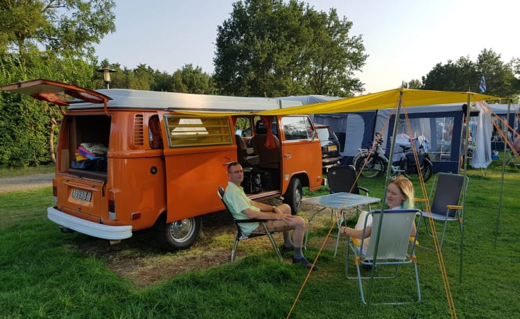 Orange  – Trendy orange Retro Volkswagen T-2 Camper