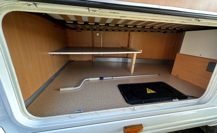 Piloot – Pilote camper - a big people camper! fully furnished!