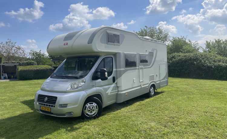 Familie camper – 5p Adria 660 SP Alkoven