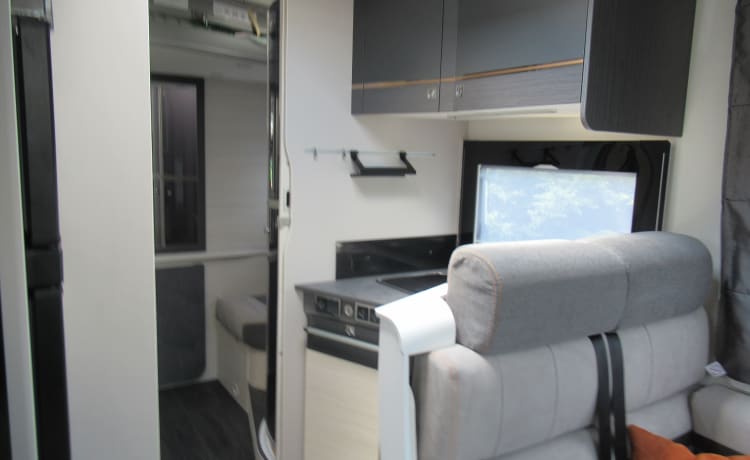 Challenger premium with central and bunk bed