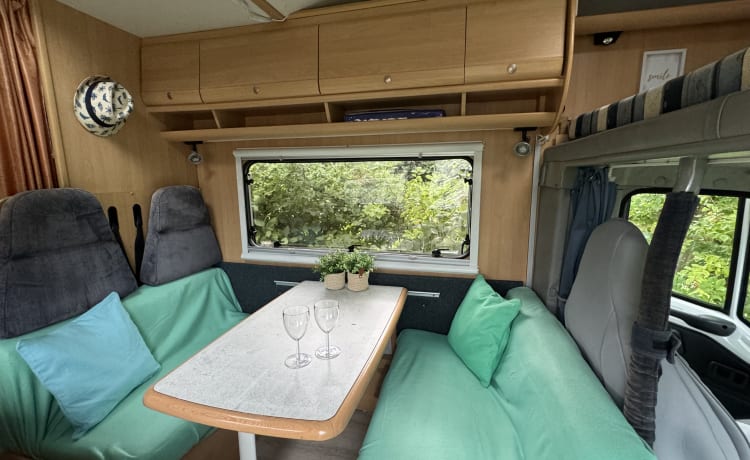 Camper te huur 4 pers Dethleffs alcove uit 2002