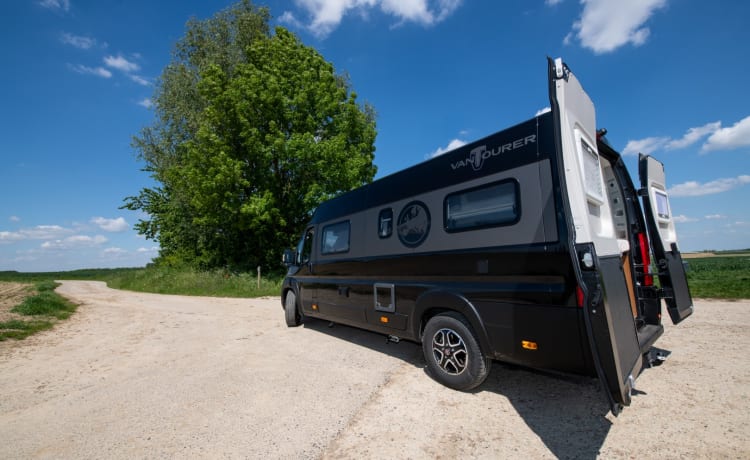 The Black Pearl – Camping-car "VANTourer 630L"