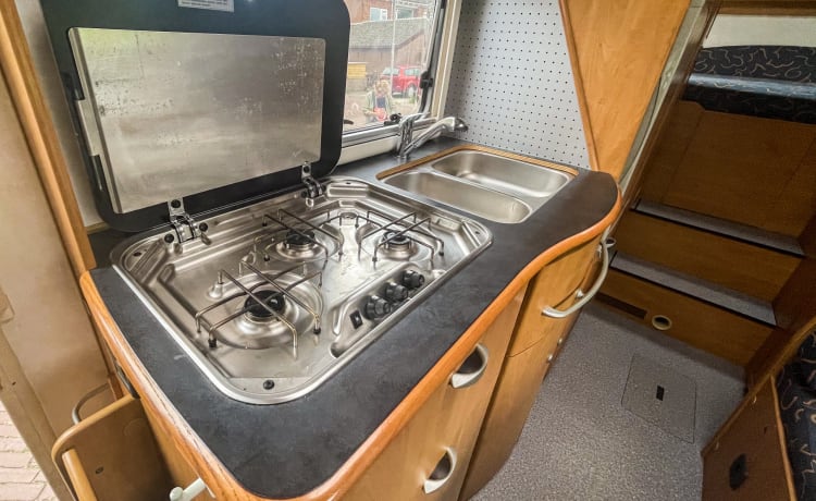 Cosy Family Camper – Complete gezellige en praktische familie camper met grote garage 5p Hymer