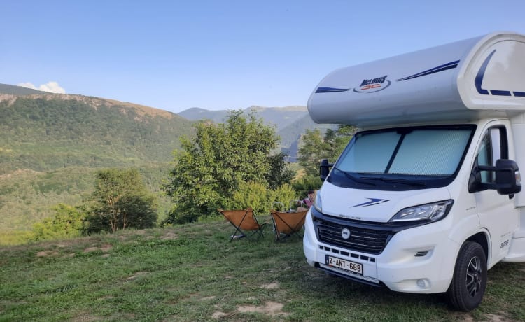 Ons Jeanine – Alcôve 5 personnes neuve à louer avec mobilier de camping de luxe