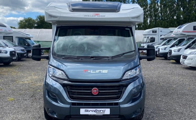 T line 590 – 2021 Four berth Roller Team semi-integrated. 5.99M easy to park. 