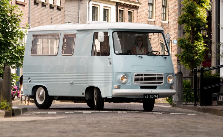 Retro Peugeot J7 with refreshing interior