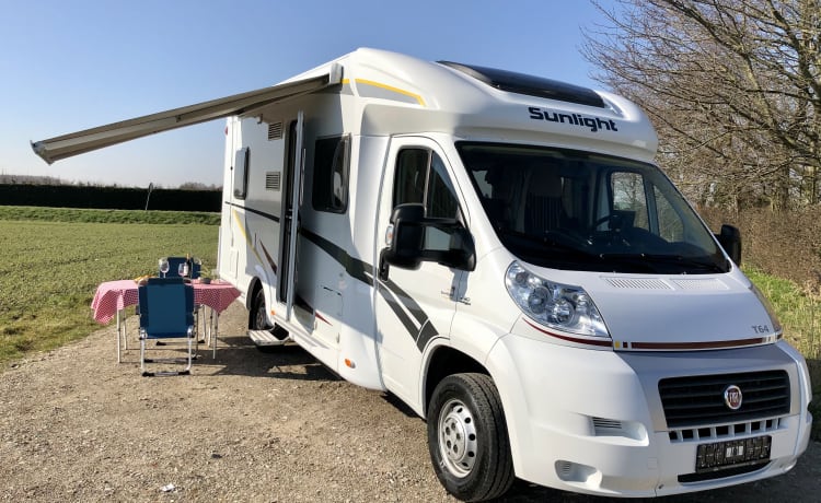 Very nice and complete spacious family camper for 2-4 persons