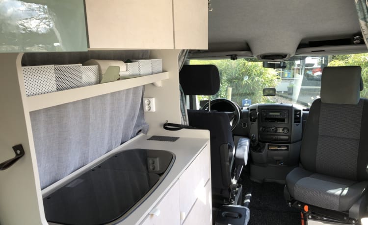 Voor levensgenieters – Camper autobus Mercedes. Completamente equipaggiato.