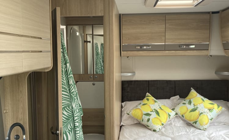 Elddis Explorer luxe camper 4 slaapplaatsen 2020