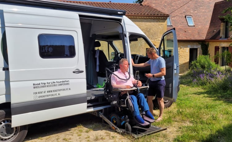 Sydney 1 – Camping-car accessible aux fauteuils roulants avec des installations de soins