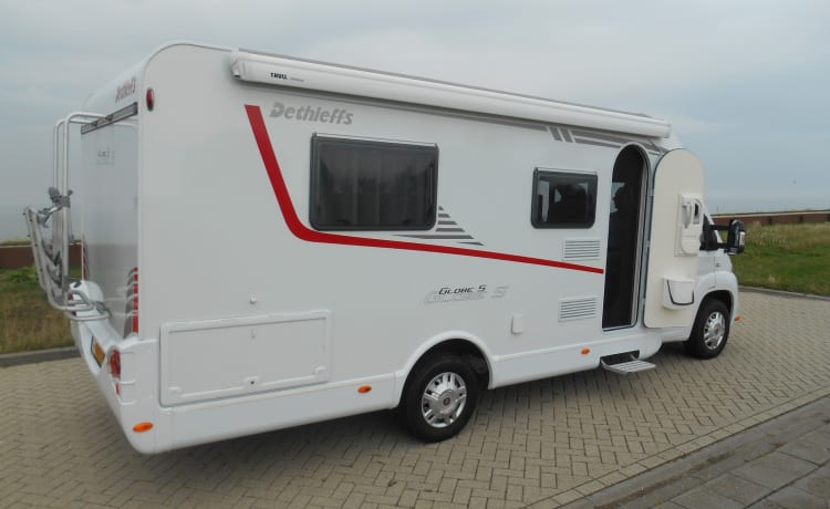 Geweldige camper – A great camper with a wonderful queen-size bed