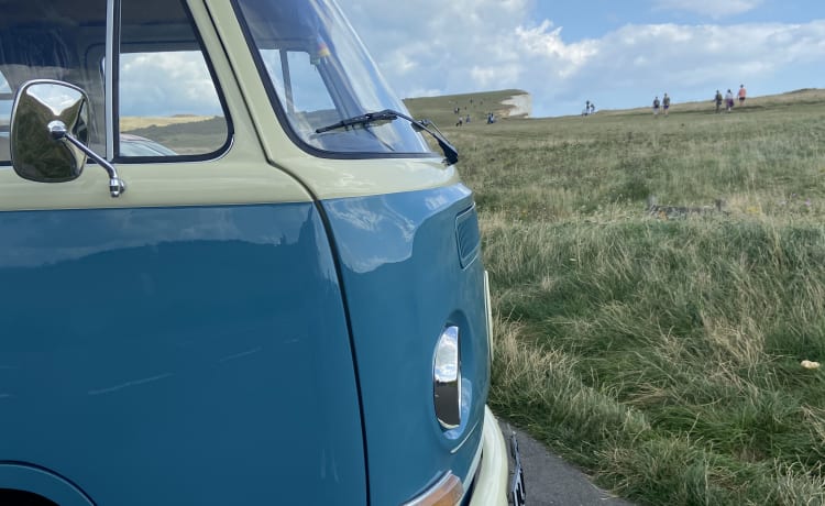 Daisy – Camper VW bleu emblématique des années 1970