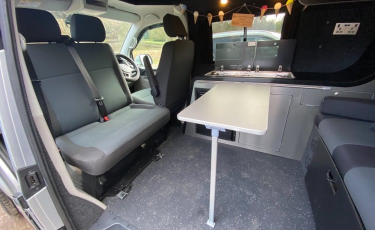 Indy – Indy - Camper per famiglie VW T6 - Aria condizionata, riscaldamento