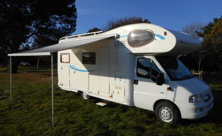 EASY 1 MOTORHOME HIRE JUST TURN UP AND GO