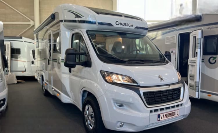 6p Chausson 724 , met aparte airco, uit 2024, volledig uitgerust