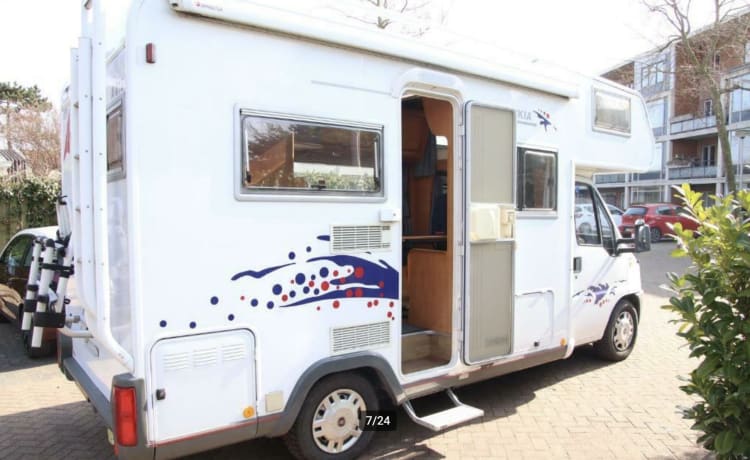 Pèpè – Very neat and spacious camper