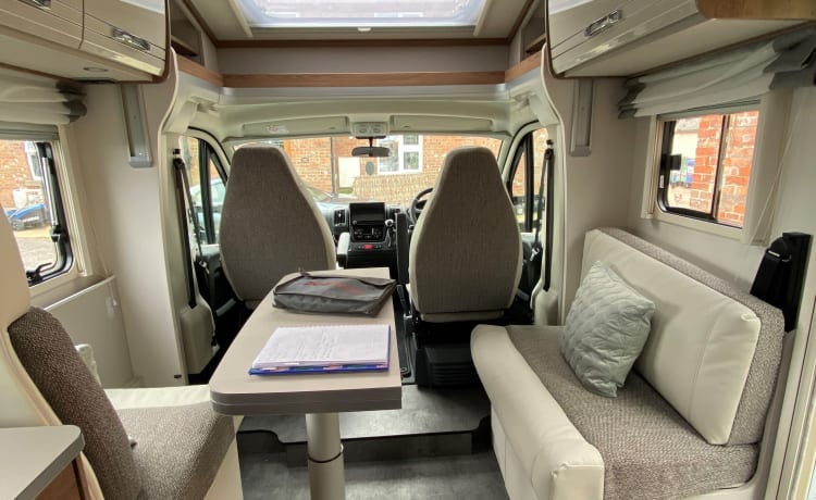 Camilla Camper – Fiat Dethleffs Luxe camper 4 persoons