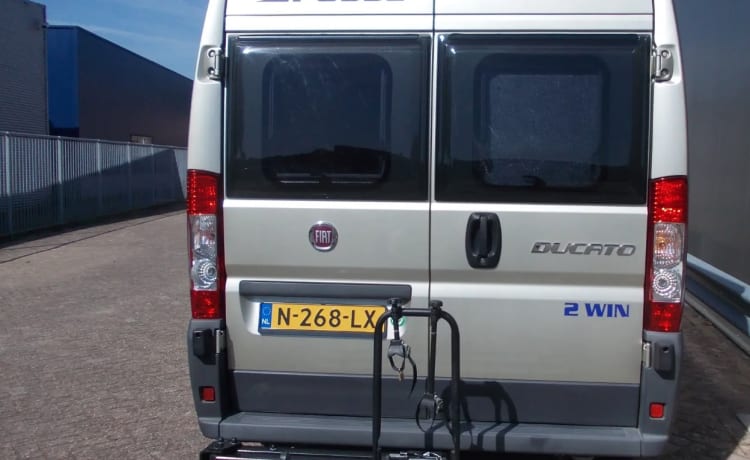 3p Pössl 2 Win luxury bus camper e bike carrier