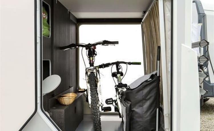 Roller Motorhome hire 675 – Rollerteam 675 adventure 6 cuccette/6 cinture