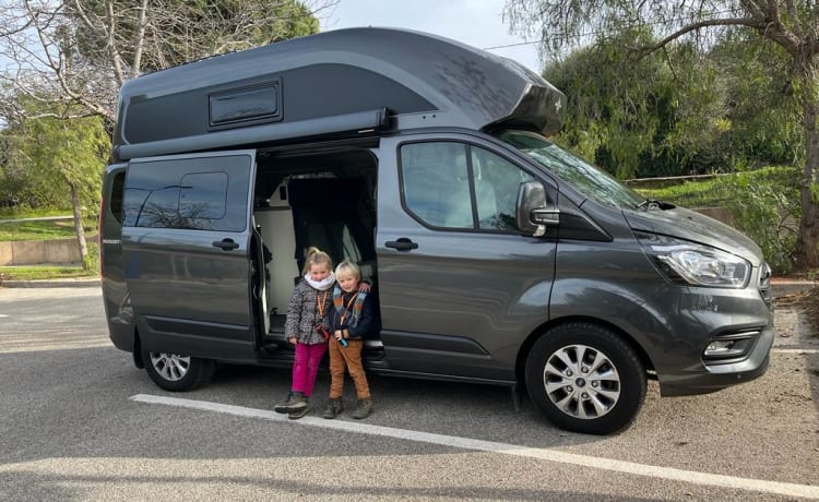 D'eropuit – Neuer Campervan Ford Nugget Plus mit Hochdach – 4 Personen