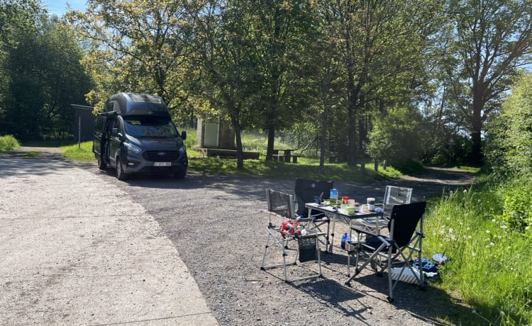 D'eropuit – Nieuwe campervan Ford Nugget Plus met hoogdak en toilet - 4 personen