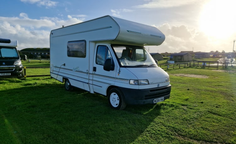 Bunnie – Fiat-Teilintegrierter mit 5 Schlafplätzen aus dem Jahr 2000