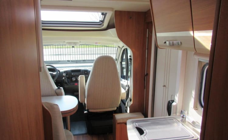 2p Hymer semi-integrated uit 2013