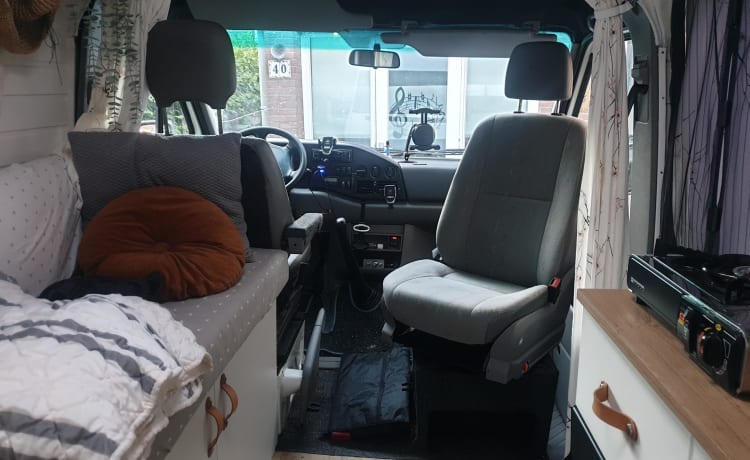 Jazzy – Volkswagen LT35 campervan uit 2004, voor 2 personen