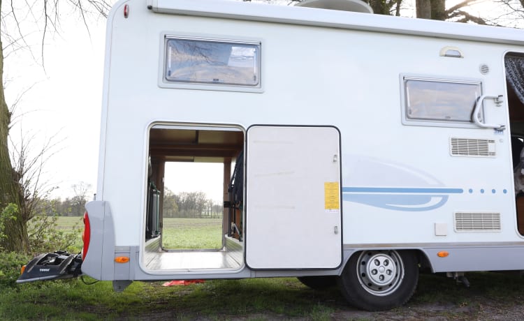 3p Adria Mobil - spazioso camper con letto lungo