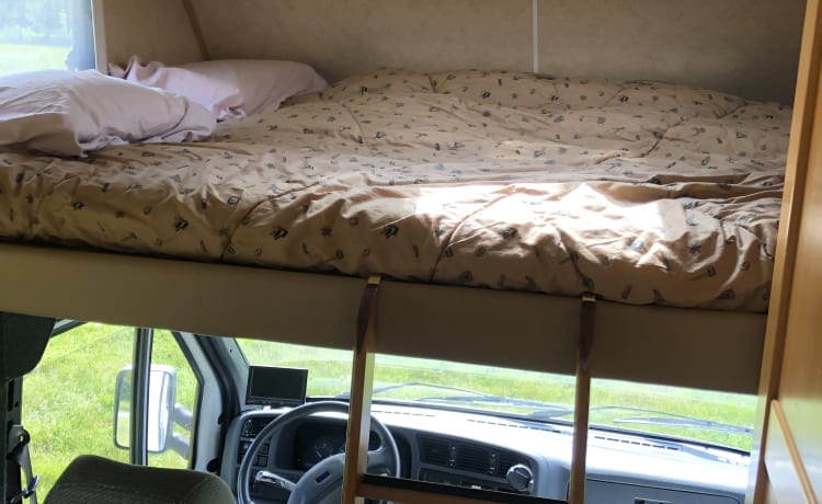 Camping-car alcôve 5 p super spacieux, frais et confortable