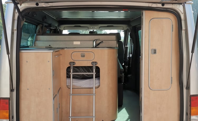 Camper Westfalia Ford Nugget PLUS Automatico Tetto Alto CON WC da 96 € al  giorno - Goboony