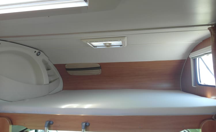 Lovely family camper Chausson Flash 15