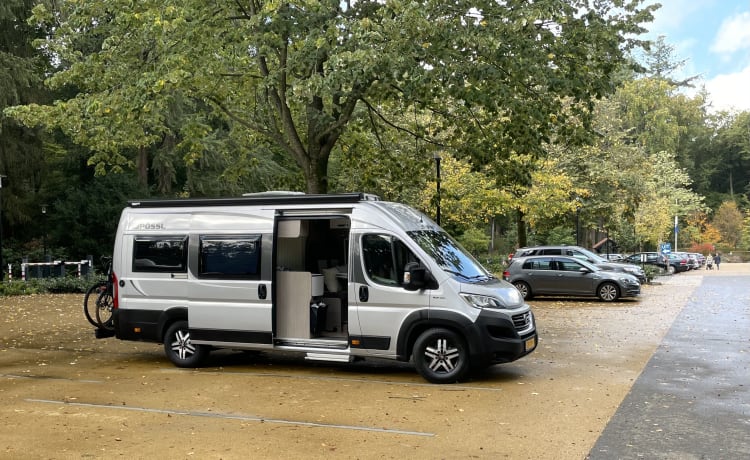 Zilver – Beau camping-car (Argent) avec aménagement pratique et complet