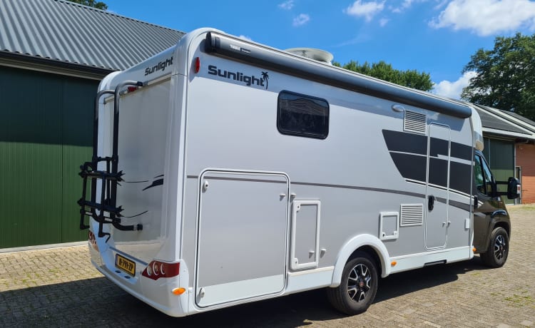 Nice Sunlight T68 AUTOMAAT 2021 with spacious single beds.