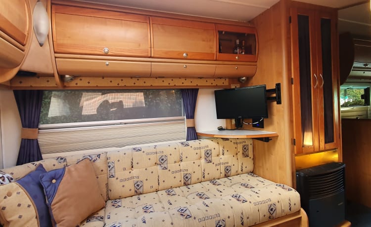 Mabel – 6 Berth Mercedes Auto-Trail 