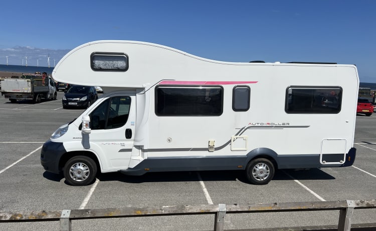 Marlene – 6 Berth Fiat Roller Team 746